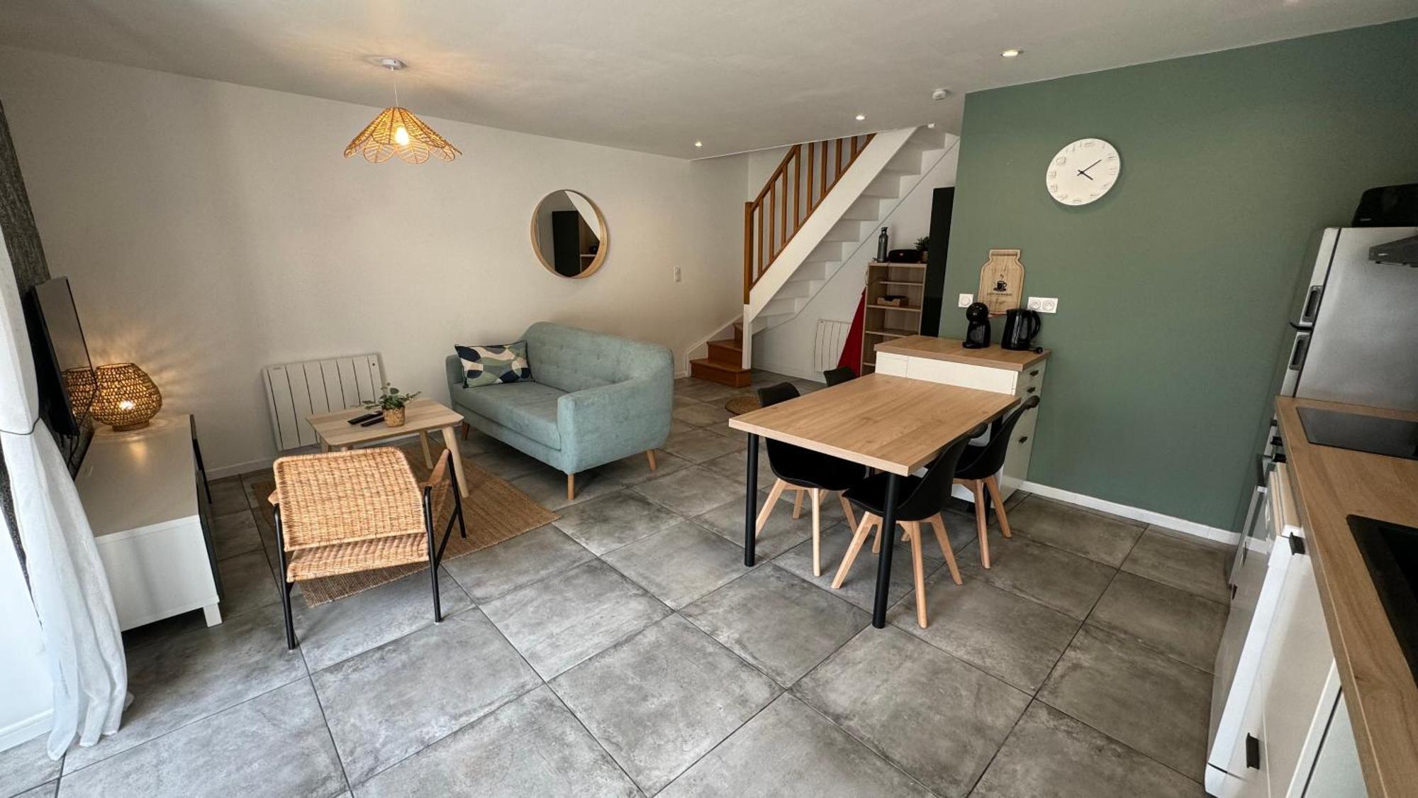 Petite Maison En Pierre Au Pied De La Voie Verte Ploërmel Esterno foto