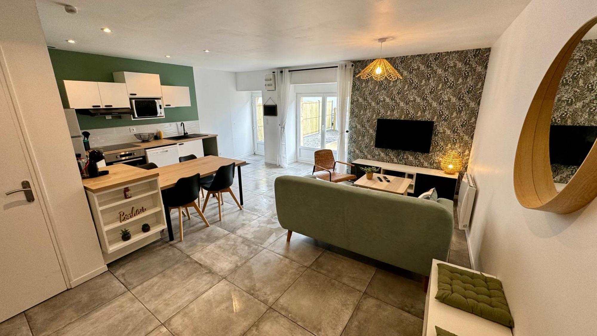 Petite Maison En Pierre Au Pied De La Voie Verte Ploërmel Esterno foto